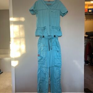 *SOLD* dickies scrub set